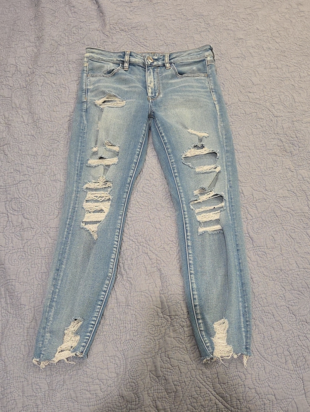 American Eagle Outfitters Light Blue Ripped Skinny Jeans Size 6 Short!